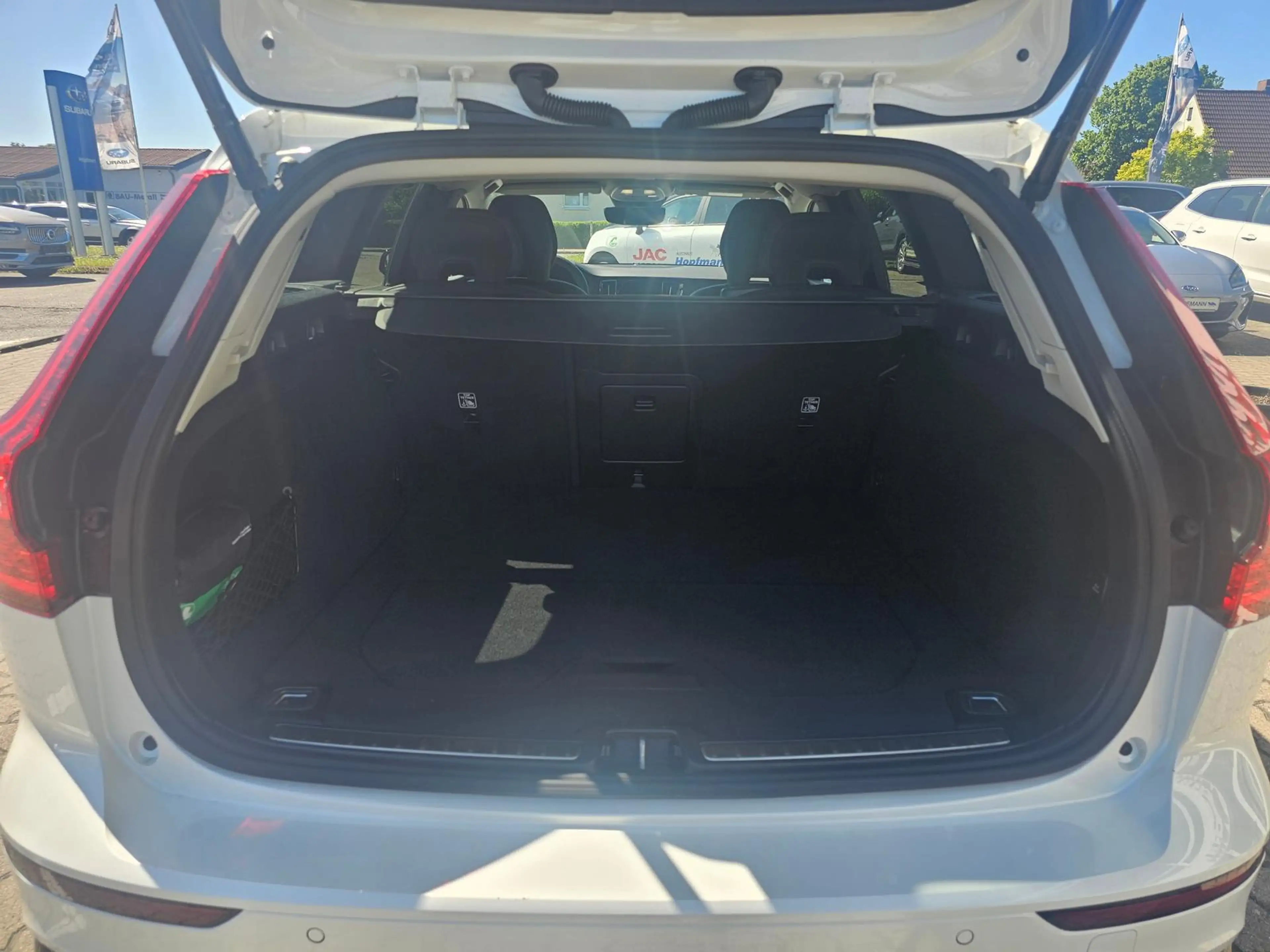 Volvo V60 B4 (Benzin) Aut. Plus Dark ACC/Navi/Kamera — photo 18