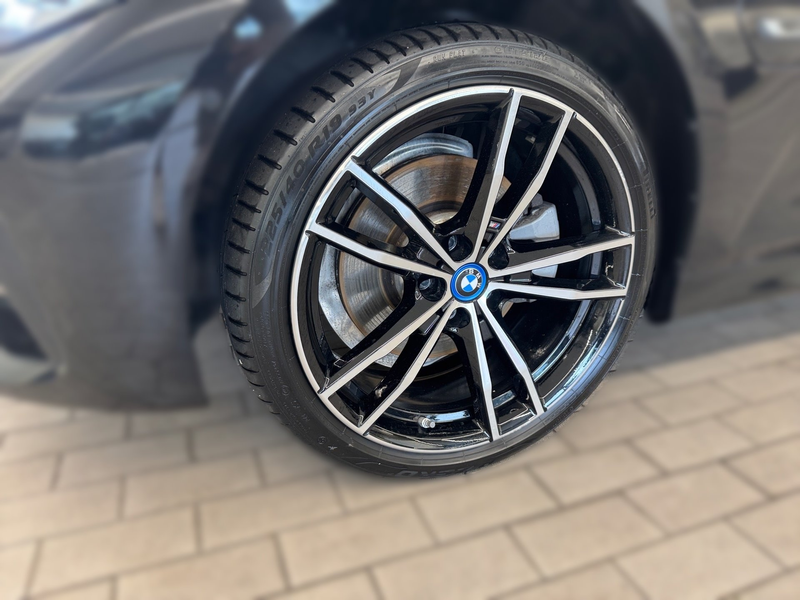 BMW 320 e xDrive — photo 3