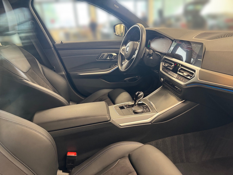 BMW 320 e xDrive — photo 11