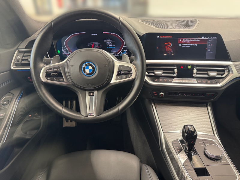 BMW 320 e xDrive — photo 7