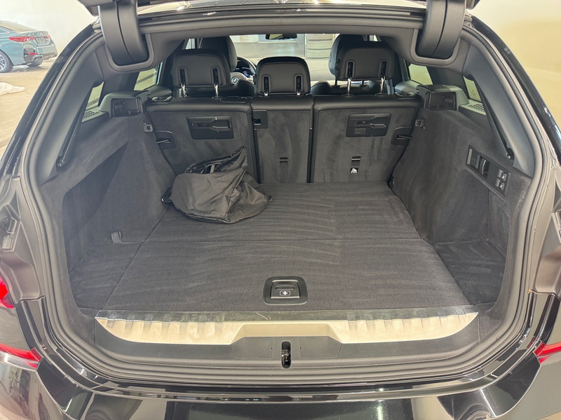 BMW 320 e xDrive — photo 10