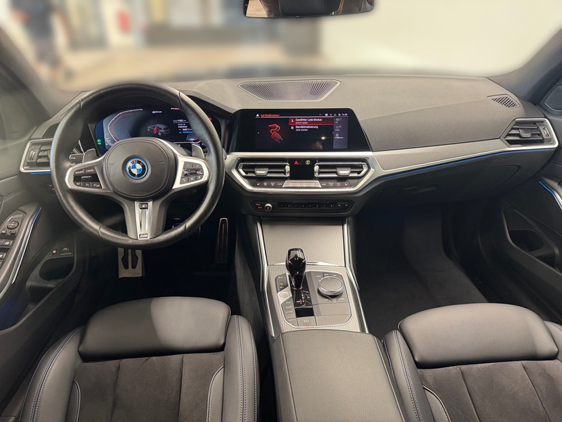 BMW 320 e xDrive — photo 8