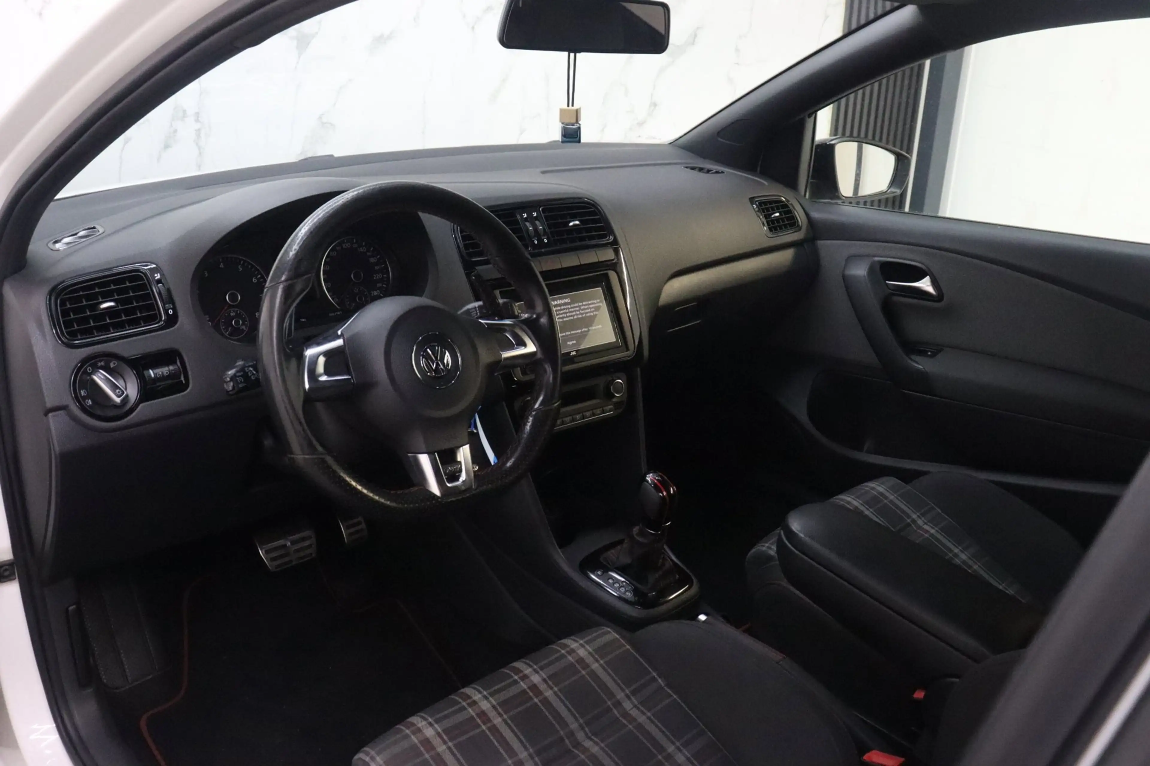 Volkswagen Polo GTI 1.4 TSI Carplay DSG — photo 15