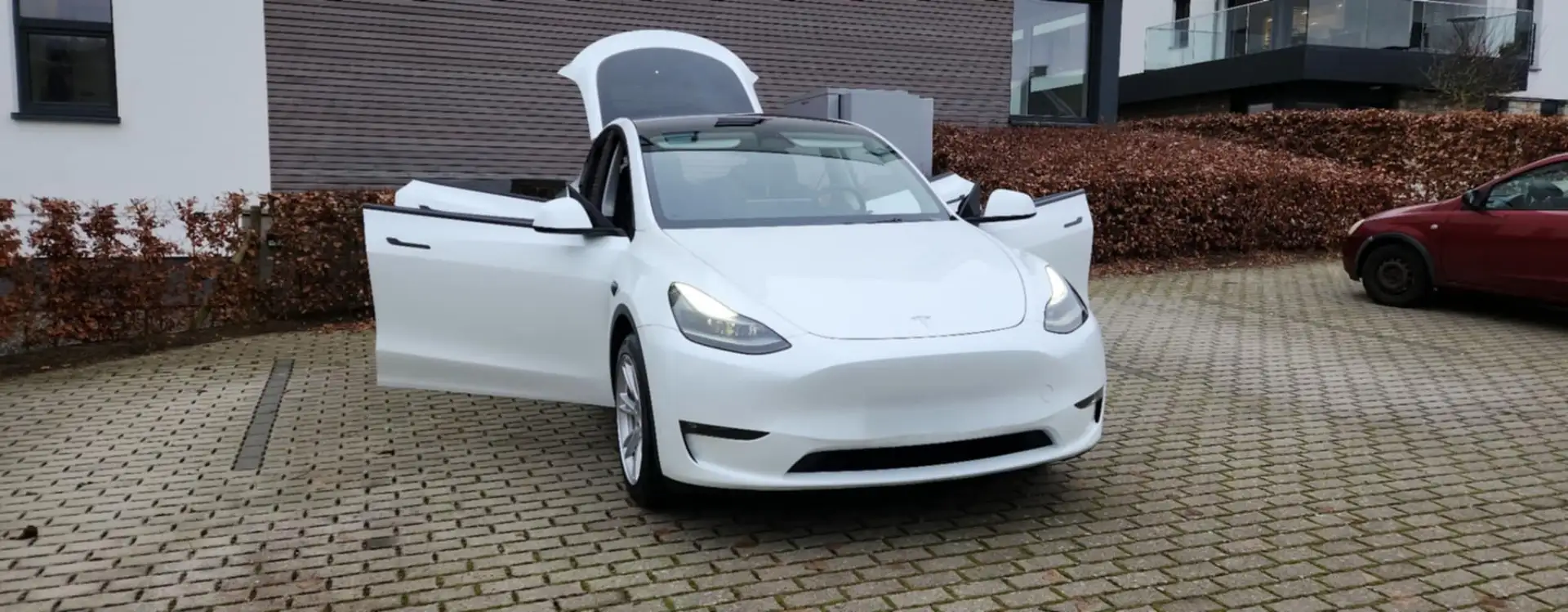 Tesla Model Y Long Range Dual Motor AWD - 2
