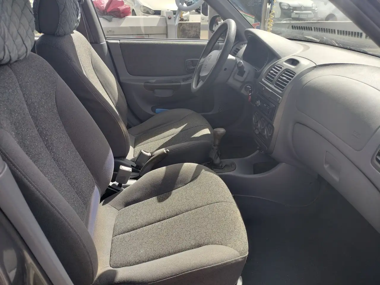 Hyundai ACCENT 5p 1.3 12v LS c/2airbag, foto 2