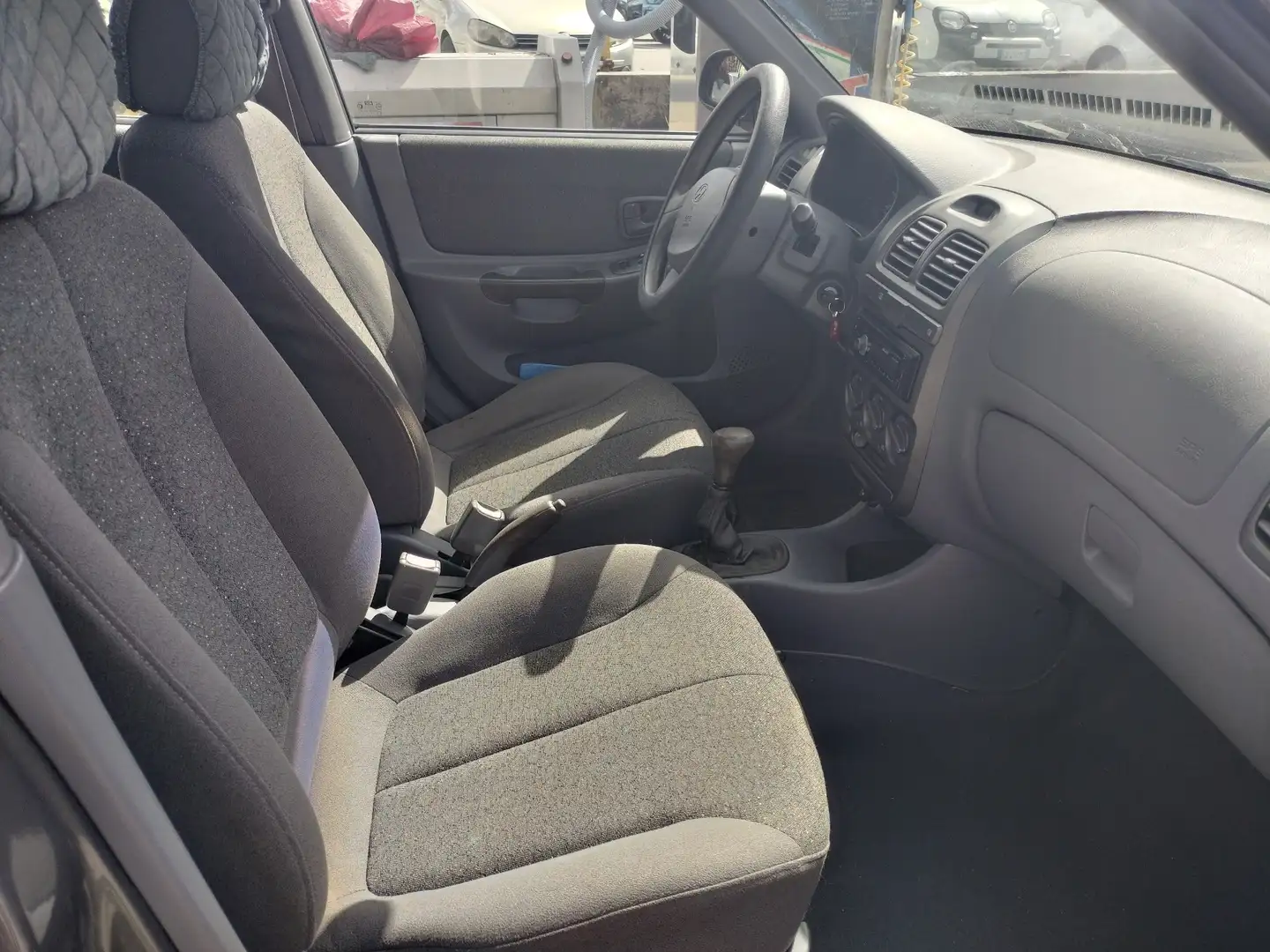 Hyundai ACCENT 5p 1.3 12v LS c/2airbag - 2