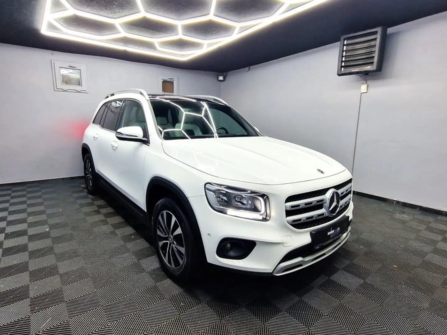 Mercedes-Benz GLB 200 d|AUTOM|LEDER|PANO|R-KAMERA|NAVI|SOUND Weiß - 2