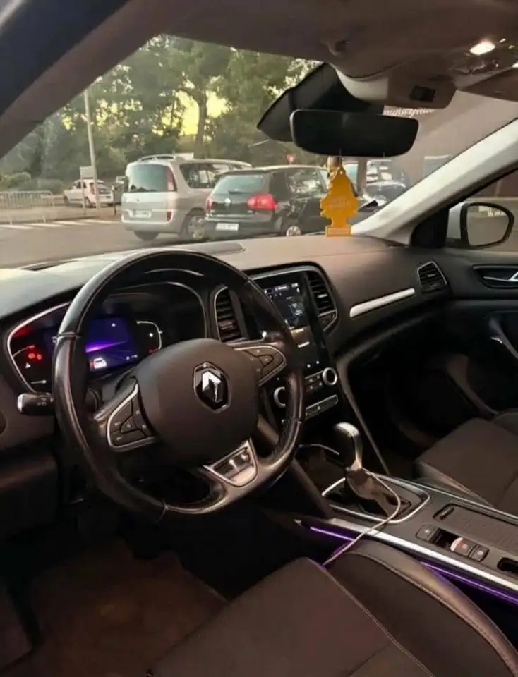 Renault Megane Citadine 5 portes — photo 4