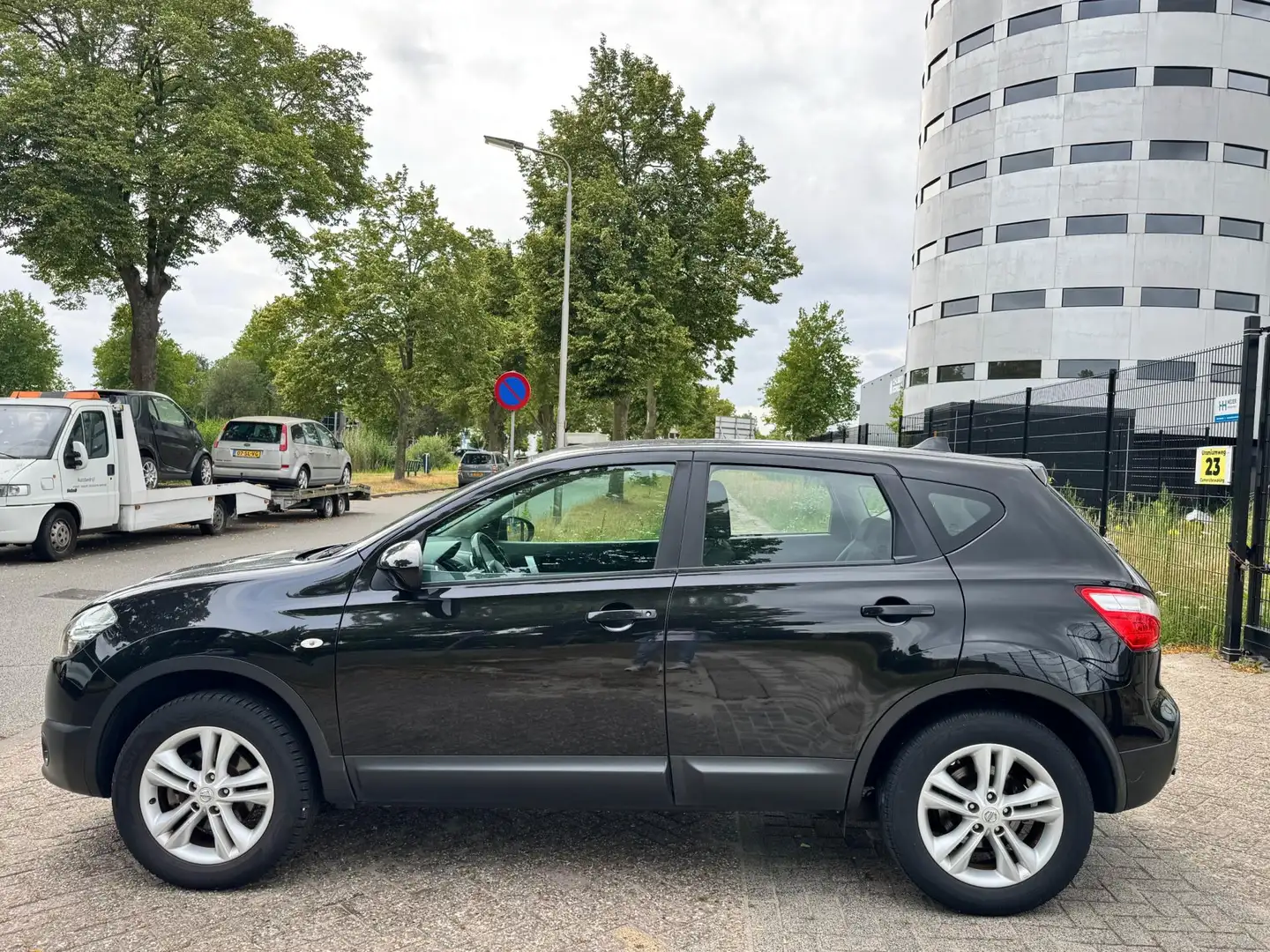 Nissan Qashqai 1.6 Acenta/navi/camera/airco/cruise/dealeronderh Zwart - 2
