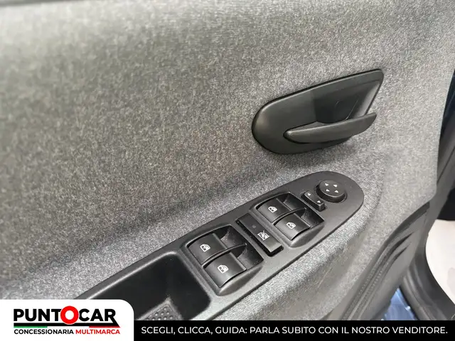 Lancia Ypsilon view 10