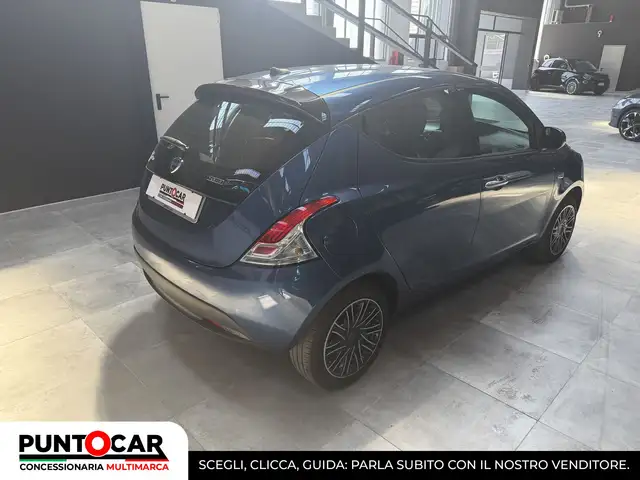 Lancia Ypsilon view 5