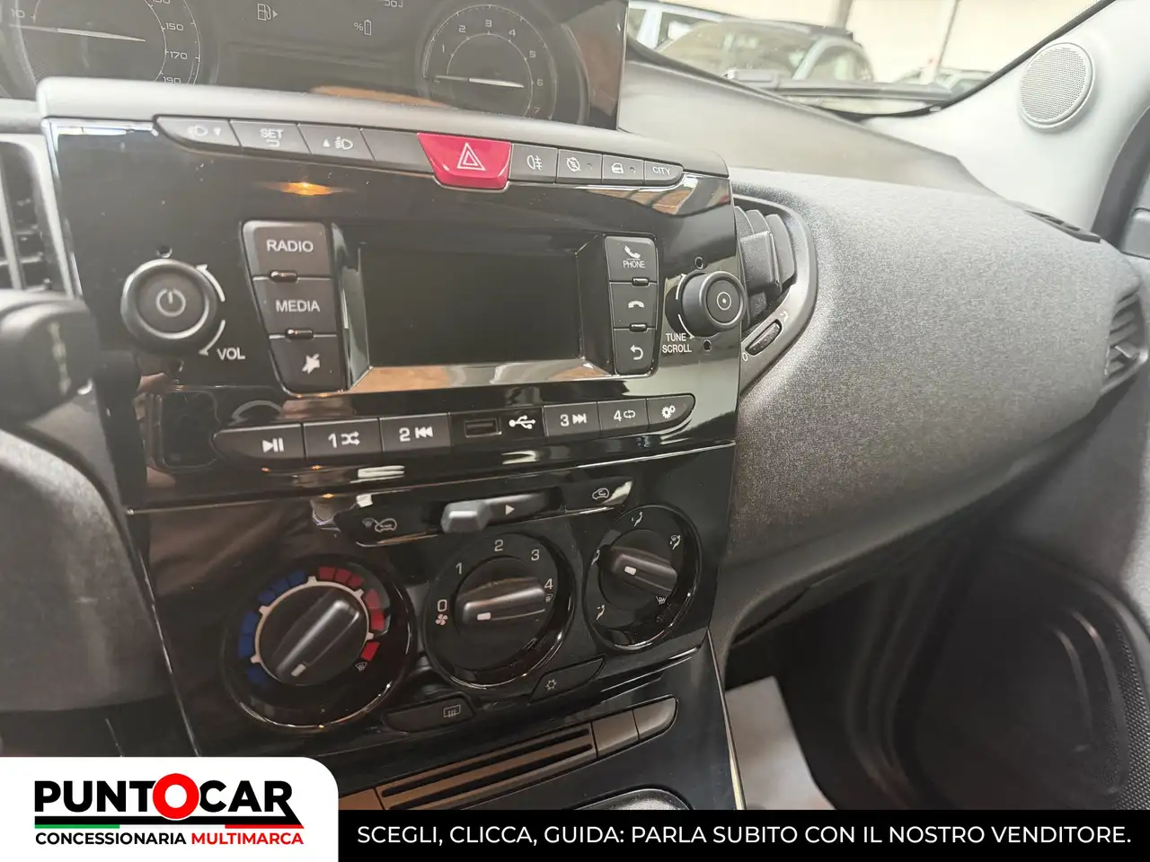 Lancia Ypsilon 2023 — фото 13