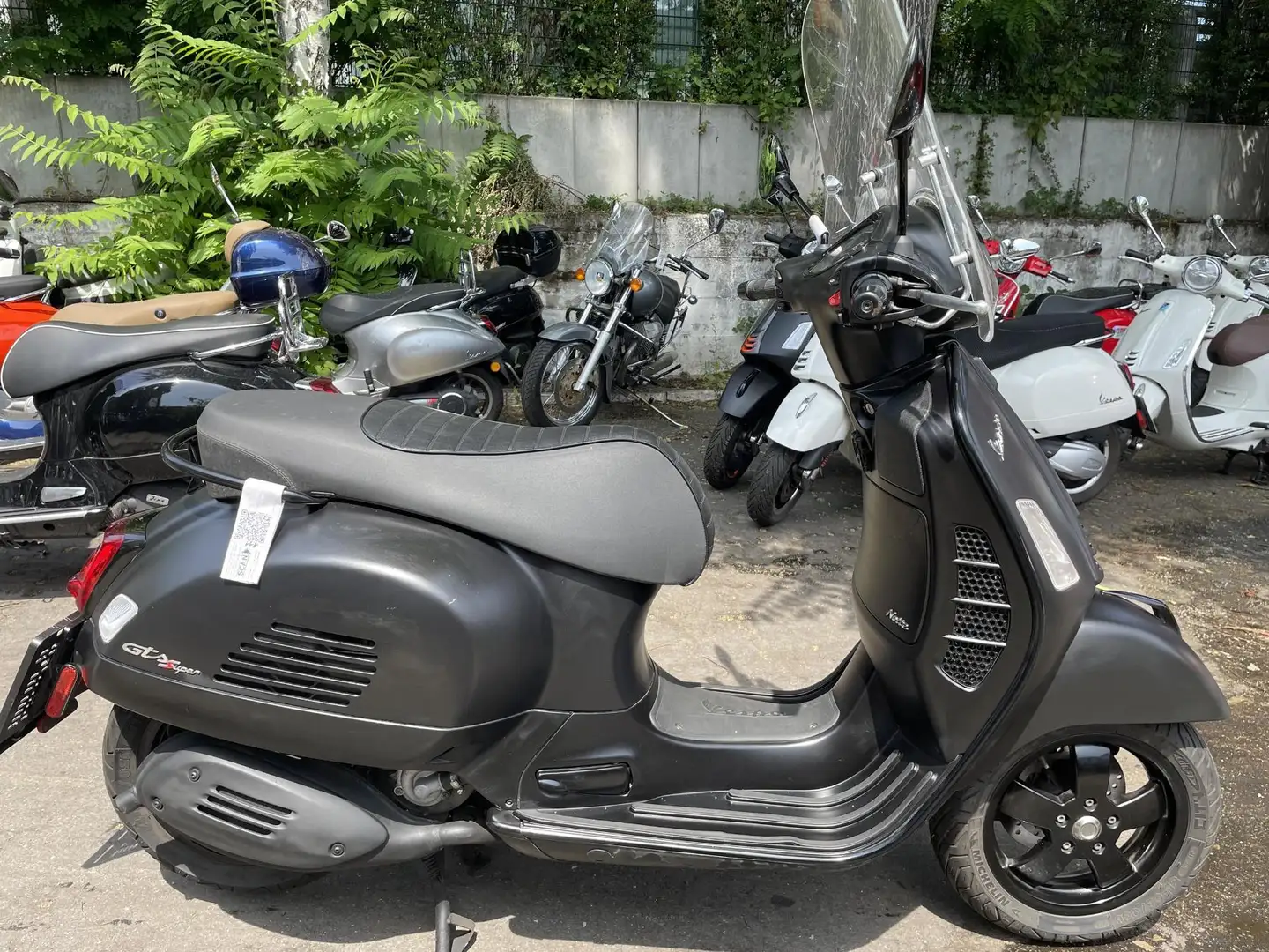 Vespa GTS Super 300 ABS ASR LED NOTTE Schwarz - 2