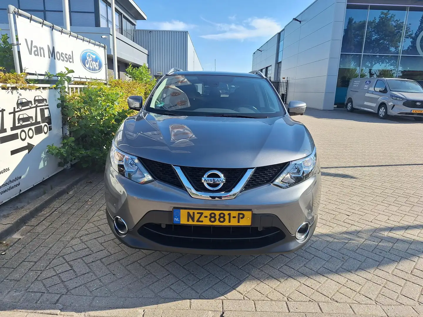 Nissan Qashqai 1.2 N-Connecta | Achteruitrijcamera | Pano Dak | 3 Grijs - 2