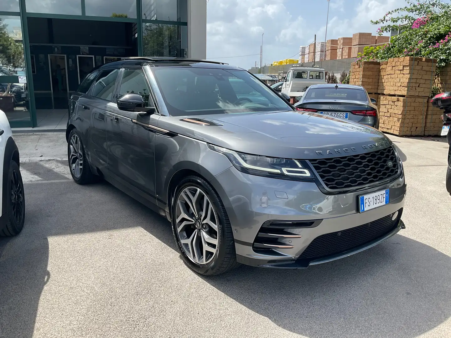 Land Rover Range Rover Velar 3.0 V6 sd6 R-Dynamic HSE 300cv auto Grigio - 1