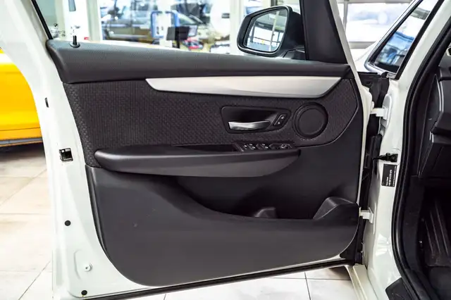BMW 2 Series view 15