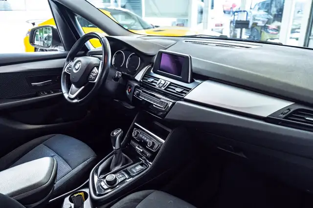 BMW 2 Series view 22
