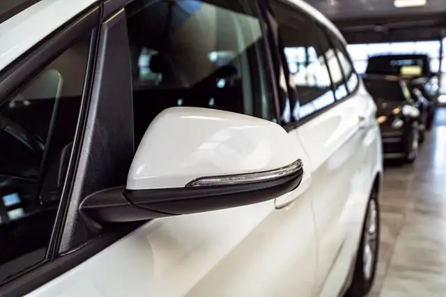 BMW 2 Series view 13