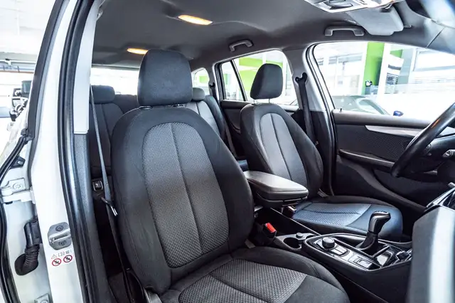 BMW 2 Series view 18