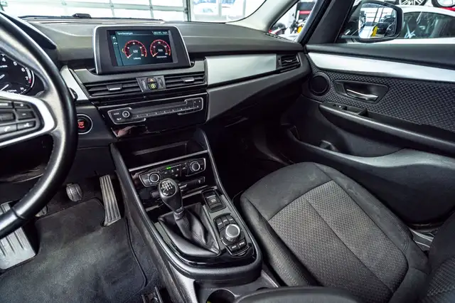 BMW 2 Series view 28