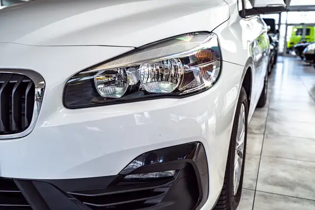 BMW 2 Series view 11