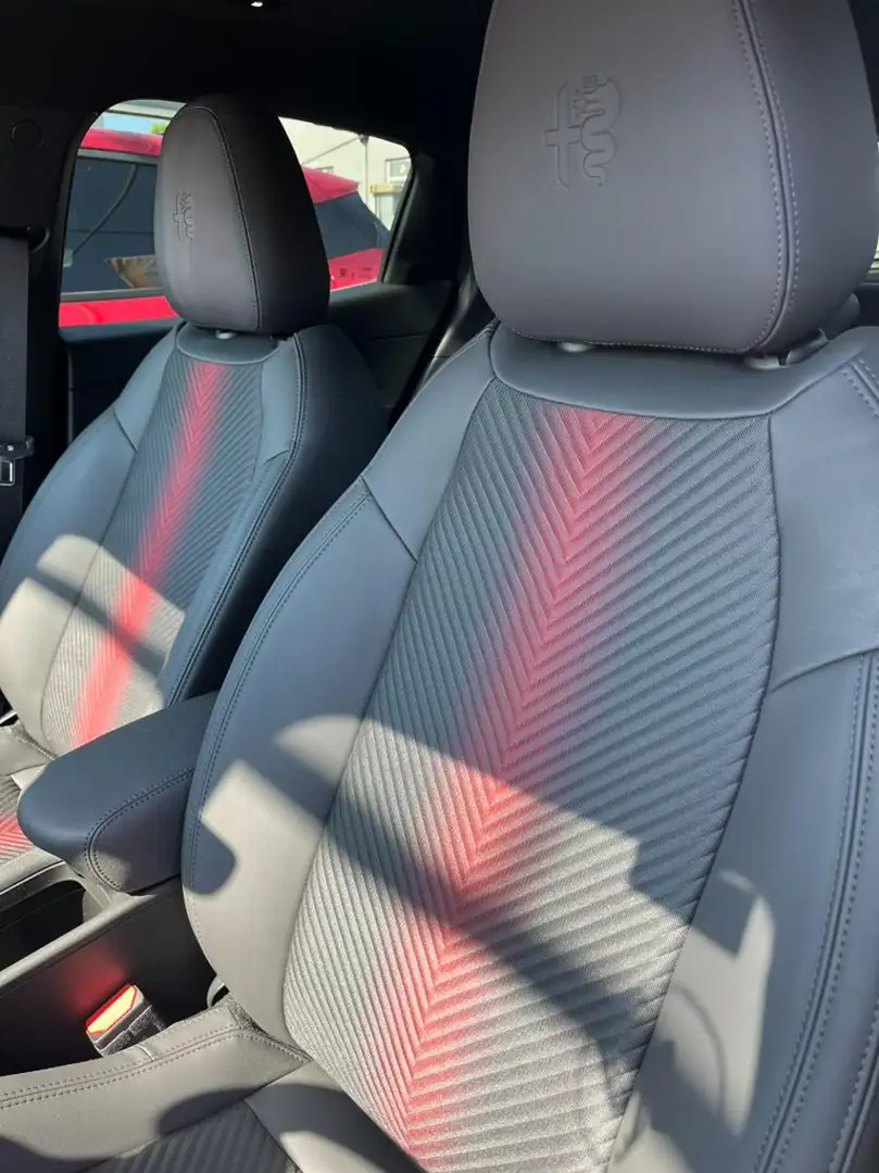 Alfa Romeo Junior 1.2 136 CV Hybrid eDCT6 Speciale con pach tecno Grigio - 2