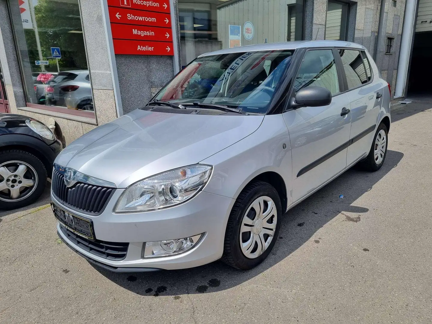 Skoda Fabia Fabia 1.2 HTP FAMILY Gris - 1