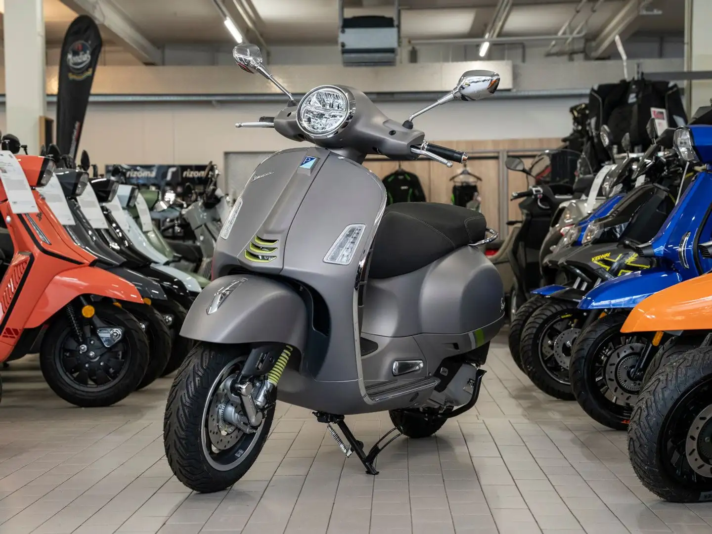 Vespa GTS 125 Super Tech, Modell 2025, Lieferservice Gri - 2