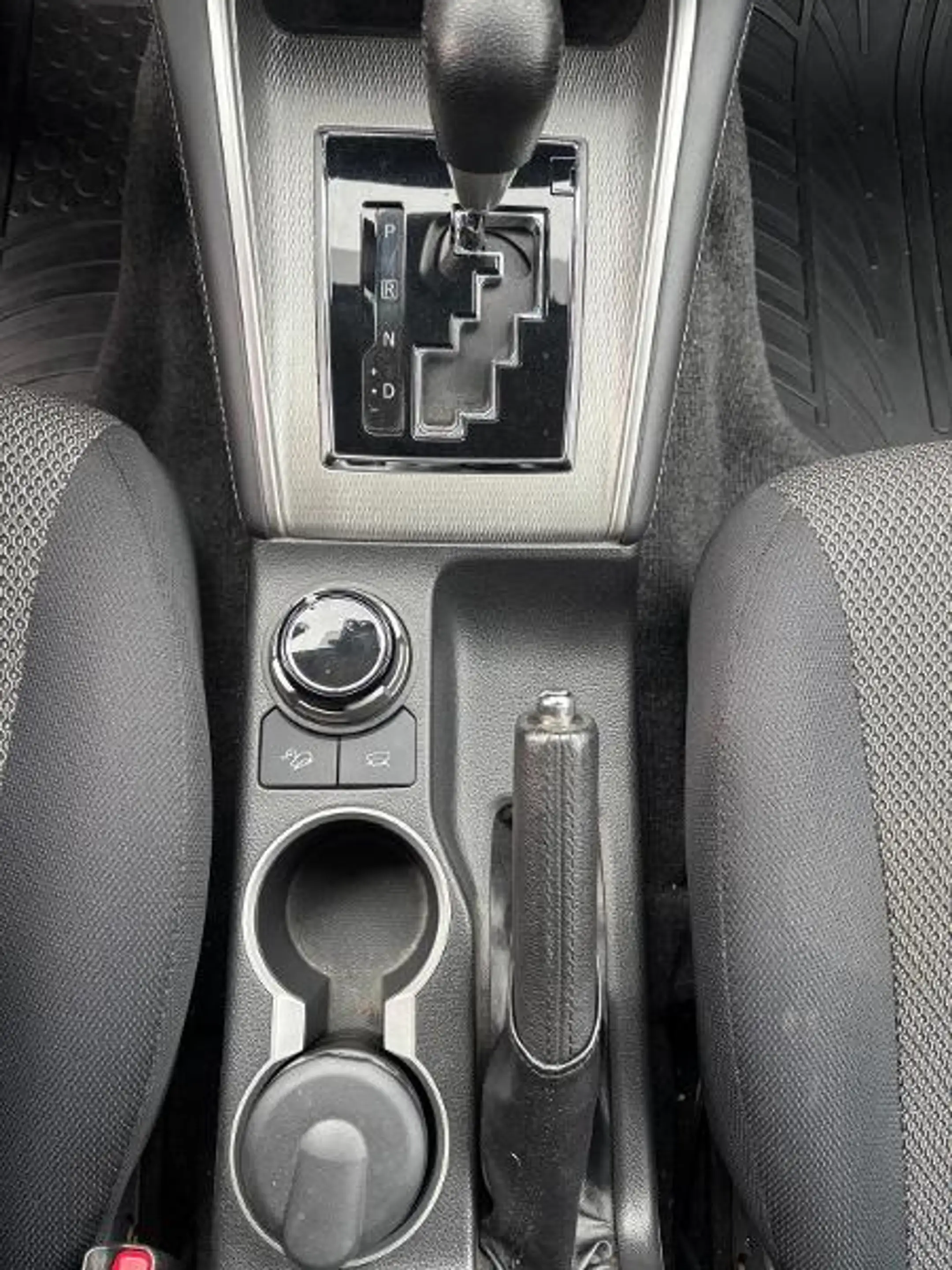 Mitsubishi L200 Doppelkabine 4WD Automatik wenig km! — photo 9