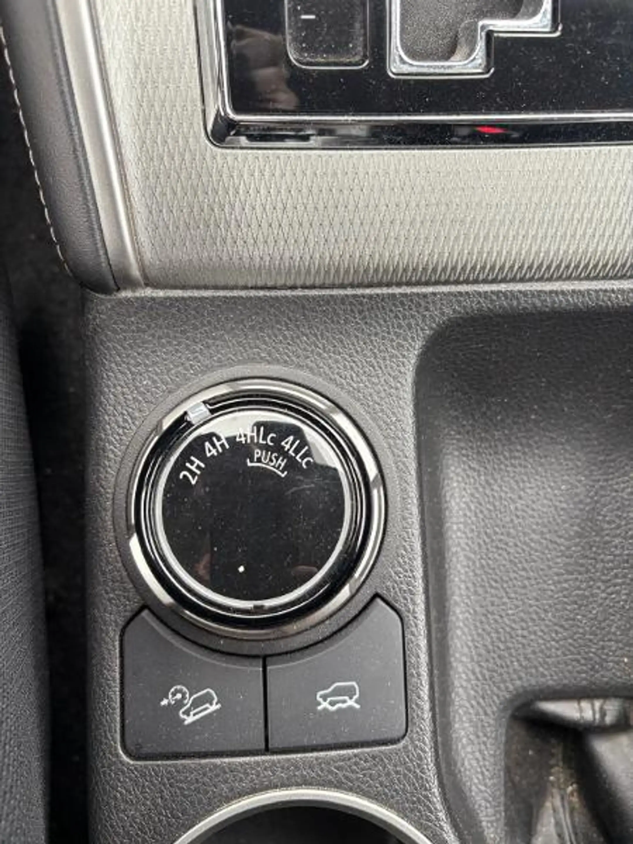 Mitsubishi L200 Doppelkabine 4WD Automatik wenig km! — photo 11