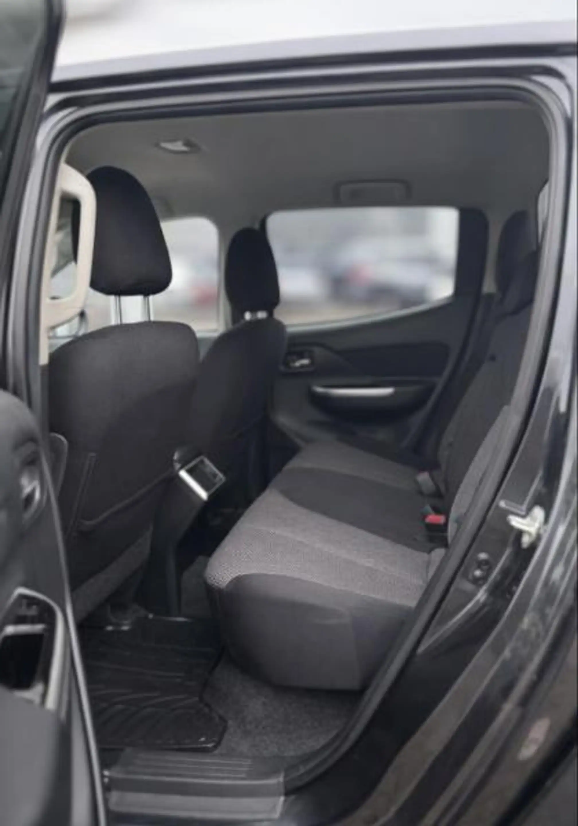 Mitsubishi L200 Doppelkabine 4WD Automatik wenig km! — photo 8