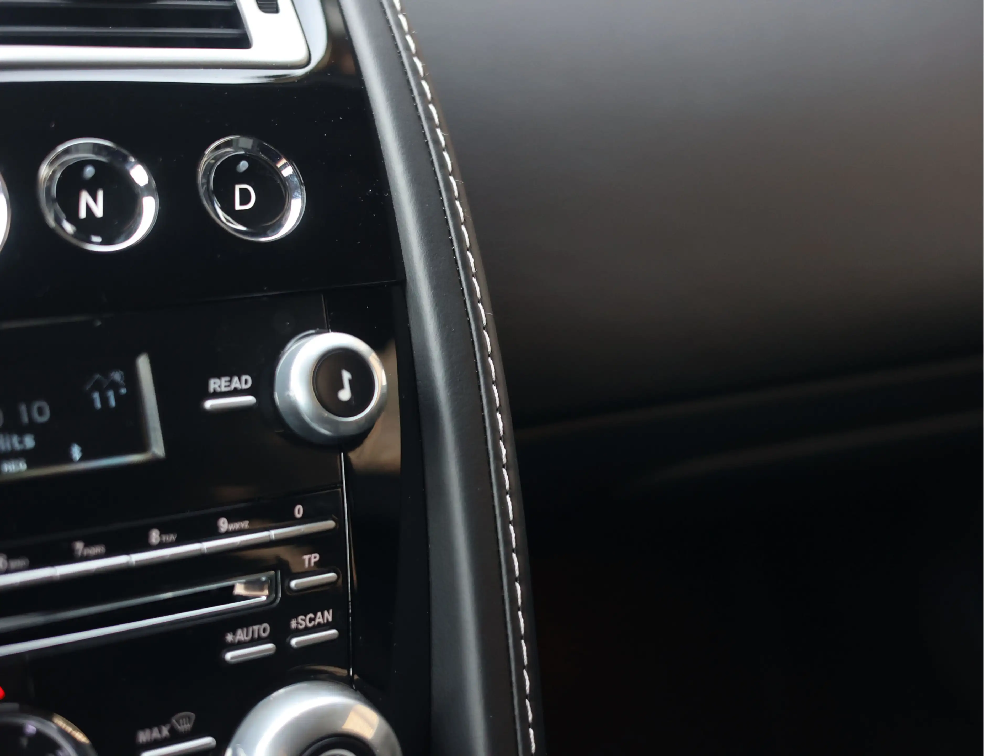 Aston Martin Rapide 6.0 V12 S | Marron Black - Collectable — photo 45