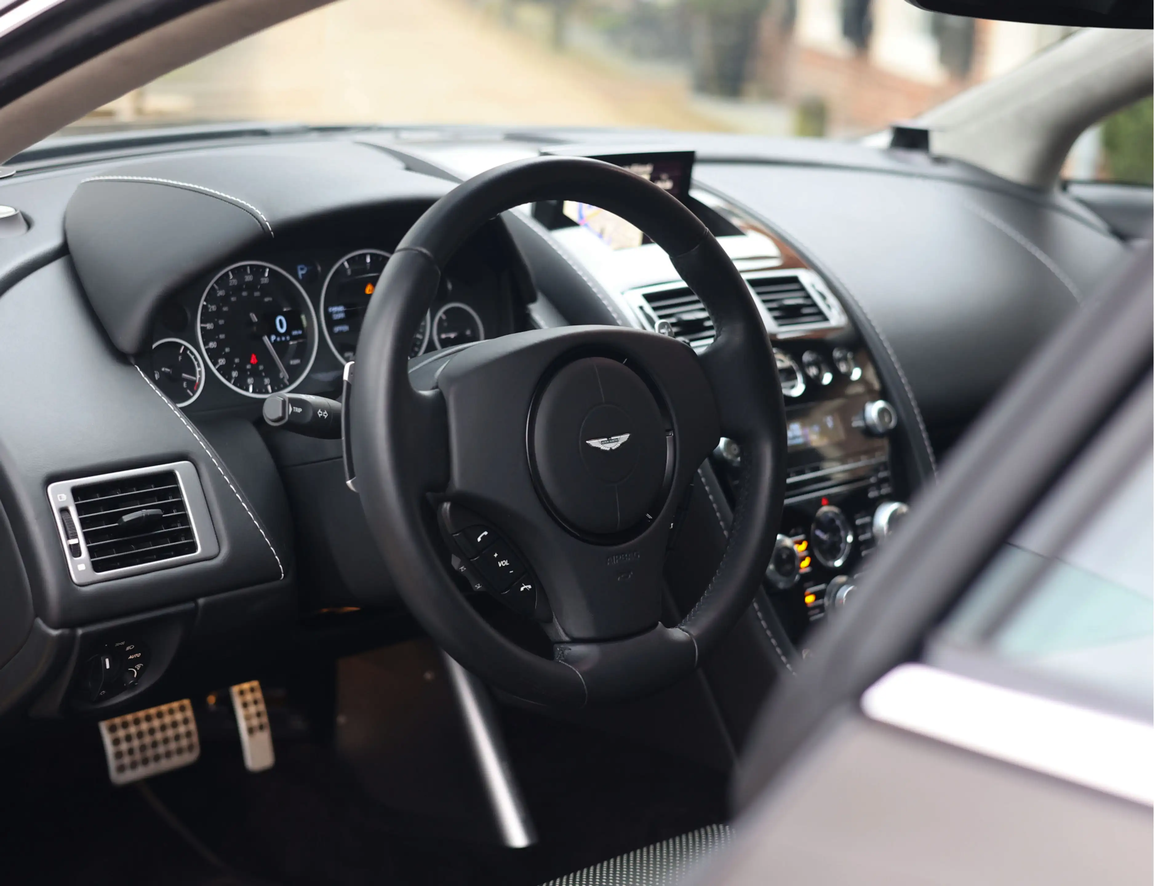 Aston Martin Rapide 6.0 V12 S | Marron Black - Collectable — photo 38