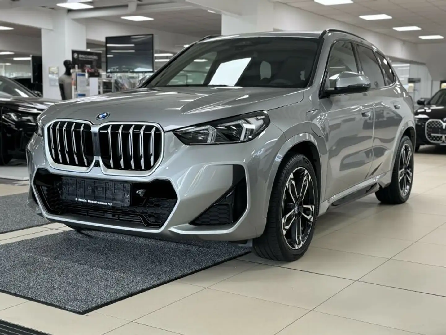 BMW X1 xDrive25e *M-Sportpaket* *AHK* Gümüş rengi - 1
