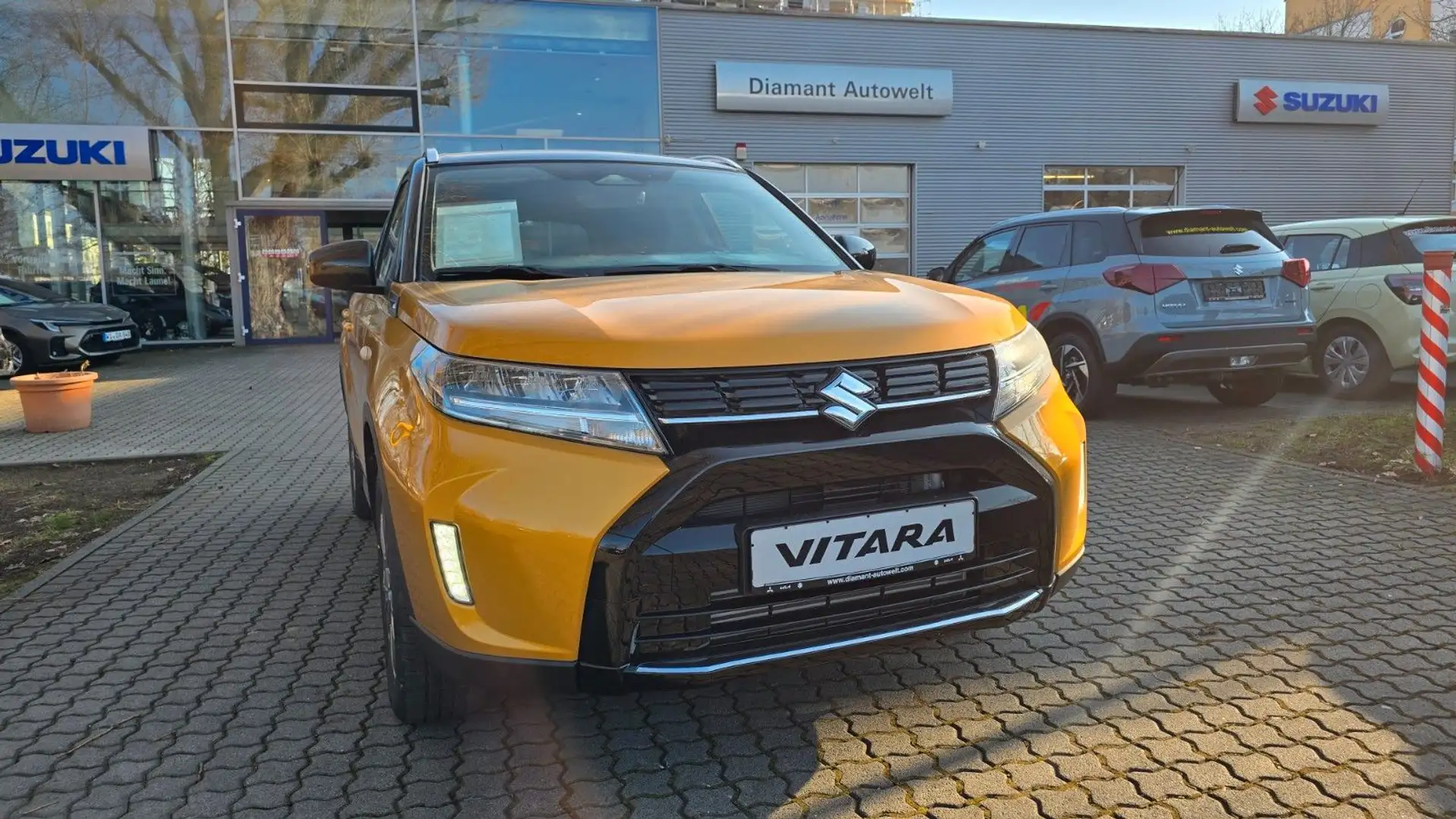 Suzuki Vitara 1.4 BOOSTERJET Hybrid Comfort Allgrip Gelb - 2