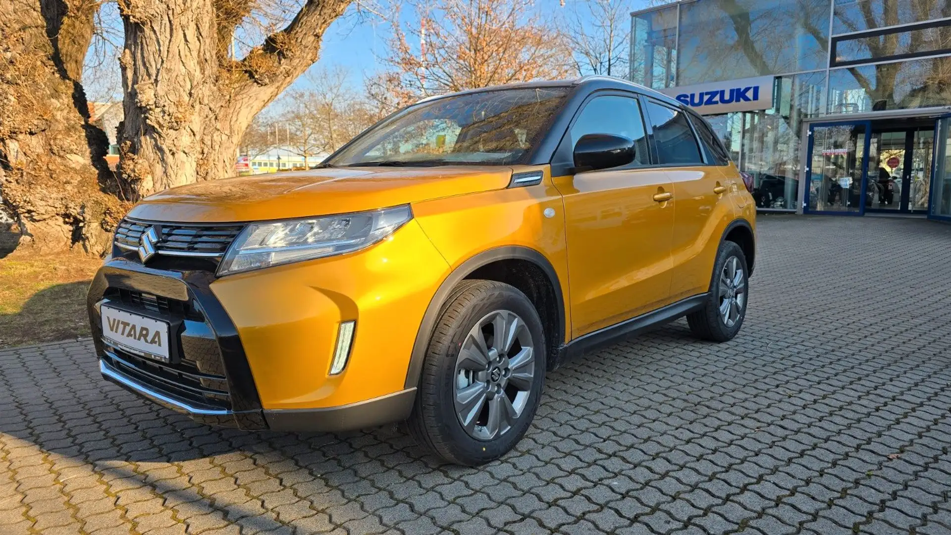 Suzuki Vitara 1.4 BOOSTERJET Hybrid Comfort Allgrip Gelb - 1