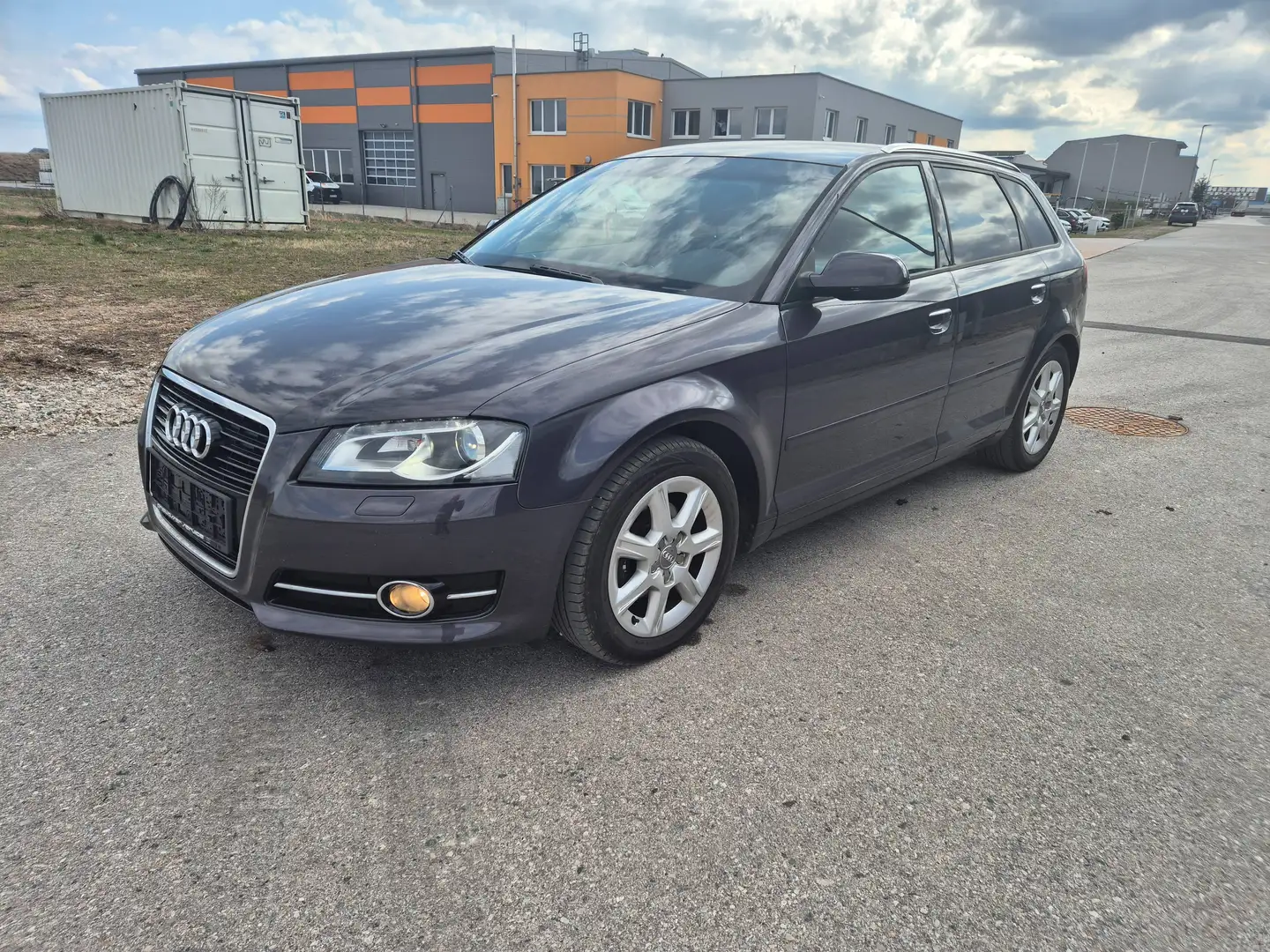 Audi A3 1.6 TDI Ambiente - 2