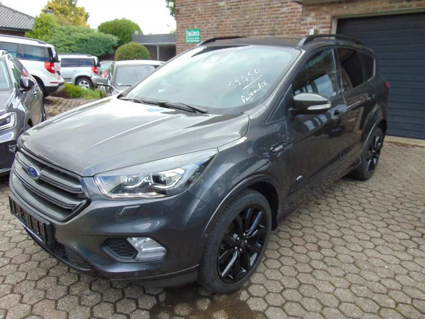 Ford Kuga 1,5 EcoBoost 4x4 129kW ST-Line Automat Grau - 1