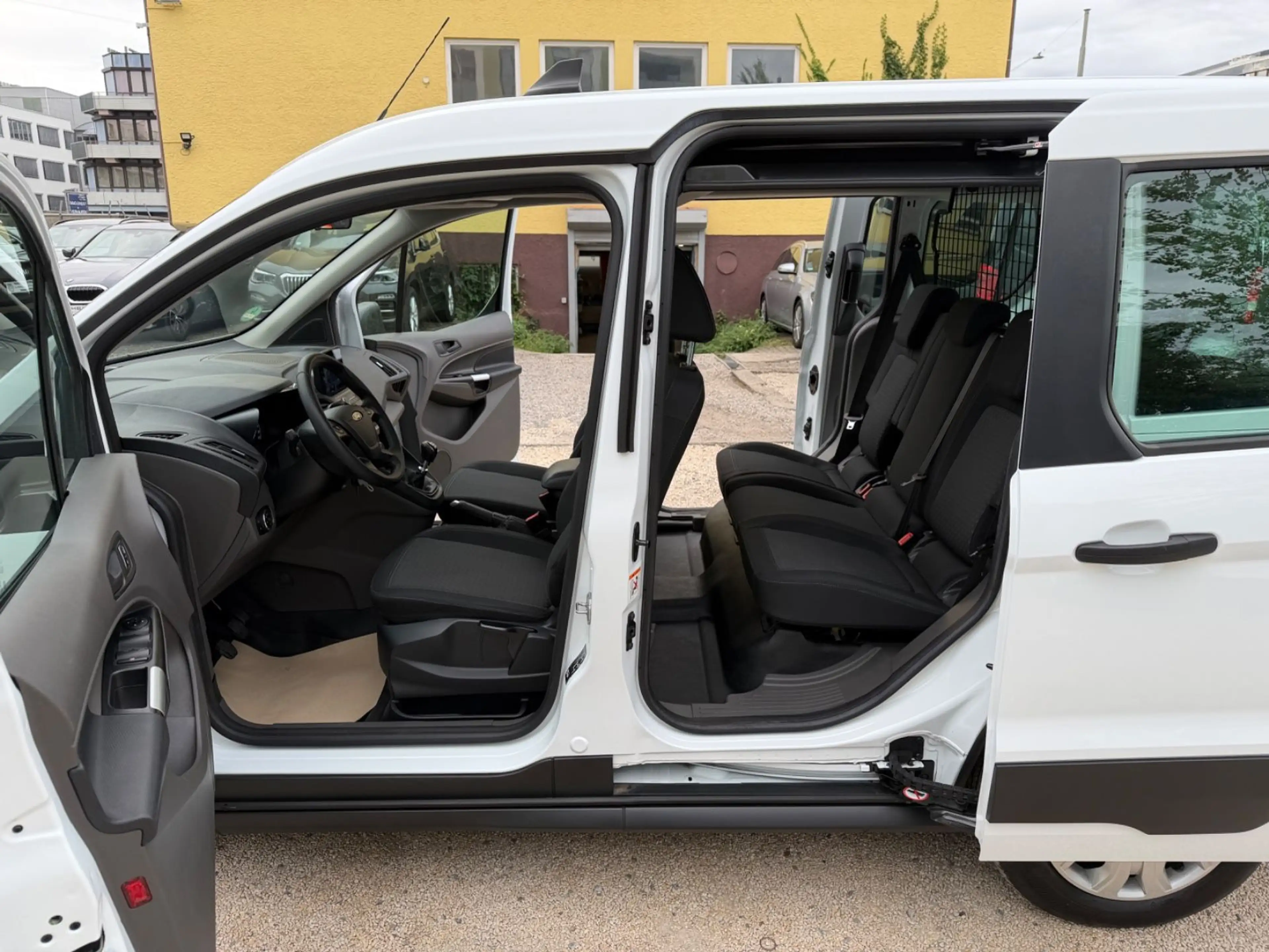 Ford Transit Connect 220 L1 Kamera 5-Sitz 2xSchiebetü — photo 11