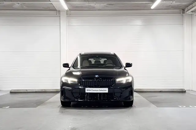 BMW 3 Series view 6