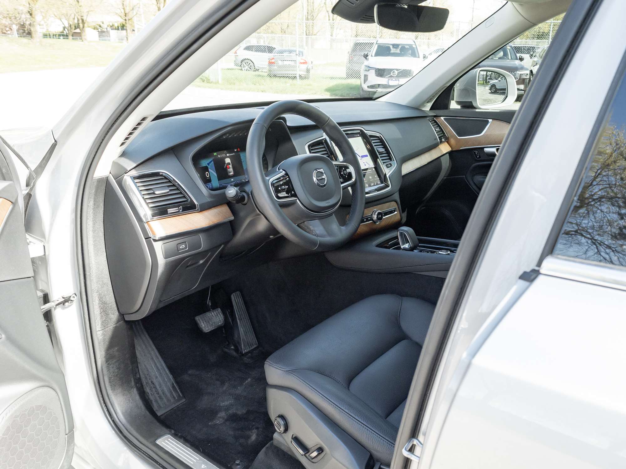 2024 Volvo XC90 B6 AWD PLUS 7-Seater |CPO FINANCE RATE fr 2.99%* thumb 8