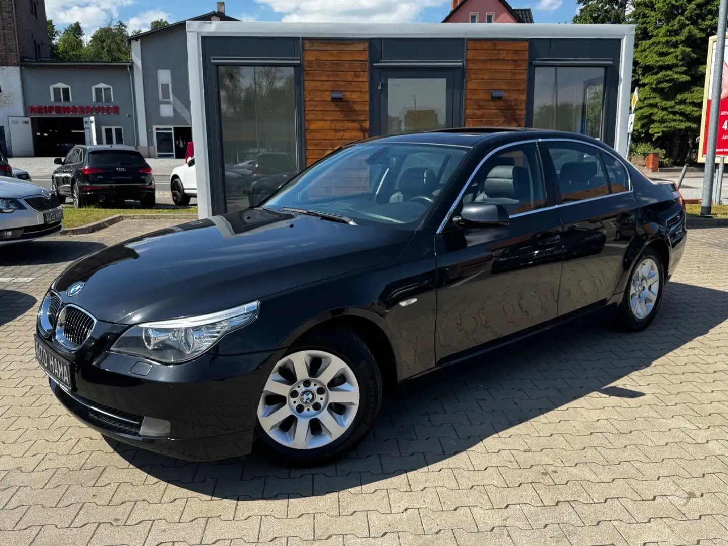 BMW 525 i Lim. 218 PS Automatik*NAVI*SHZ*PDC*SCHIEBE* Nero - 2