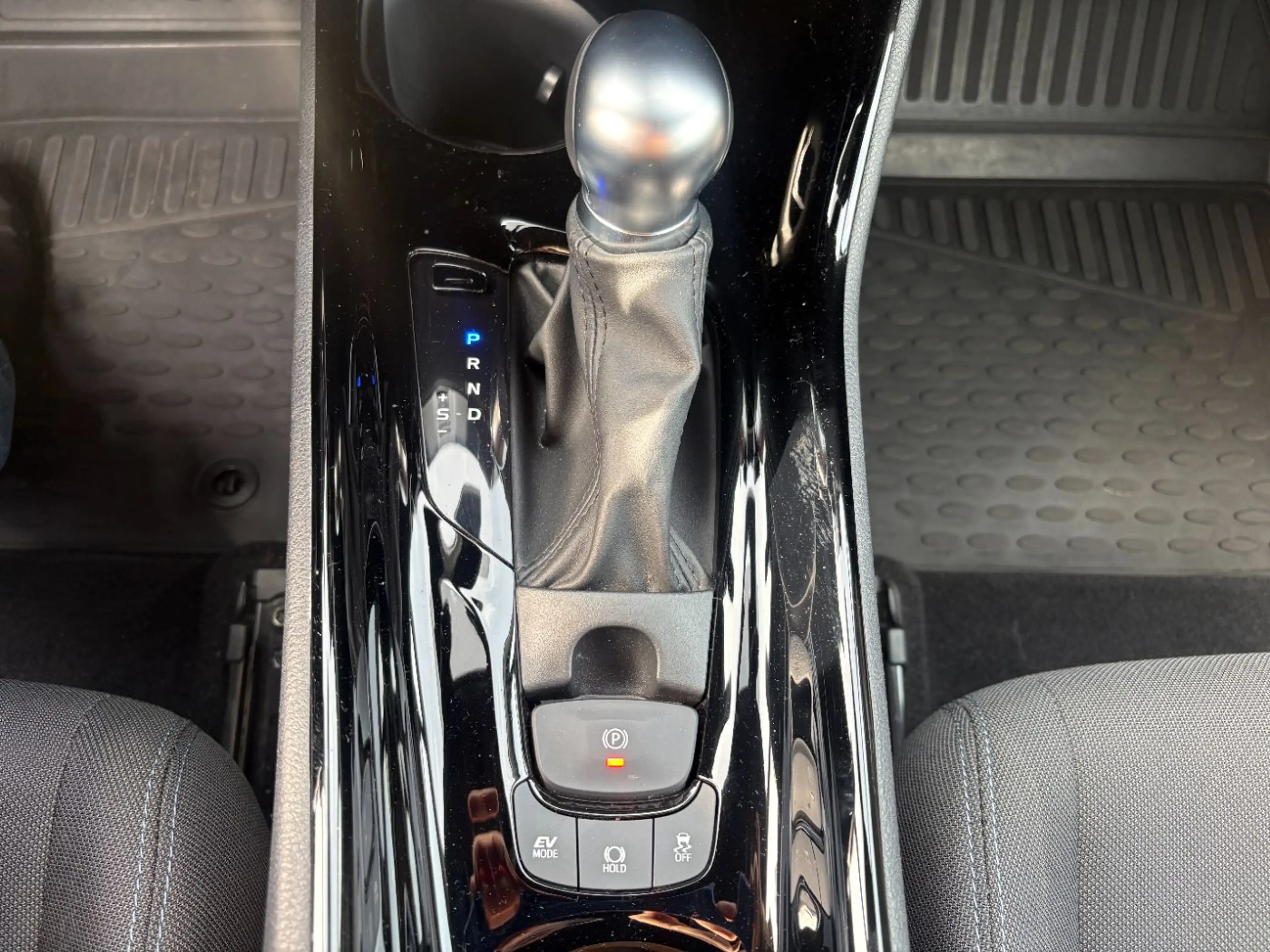 Toyota C-HR 2.0 Hybrid Team D LED, Navi, Kamera, DAB, BT — photo 11