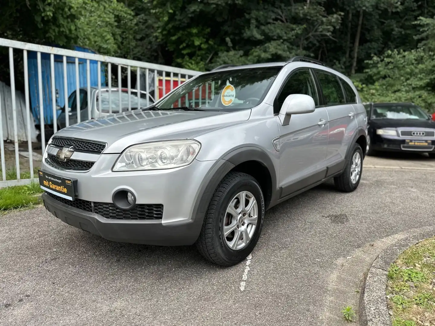 Chevrolet Captiva 2.4 LS 2WD*Tüv Neu*1 Hand*Top*Gepflegt* Grau - 2