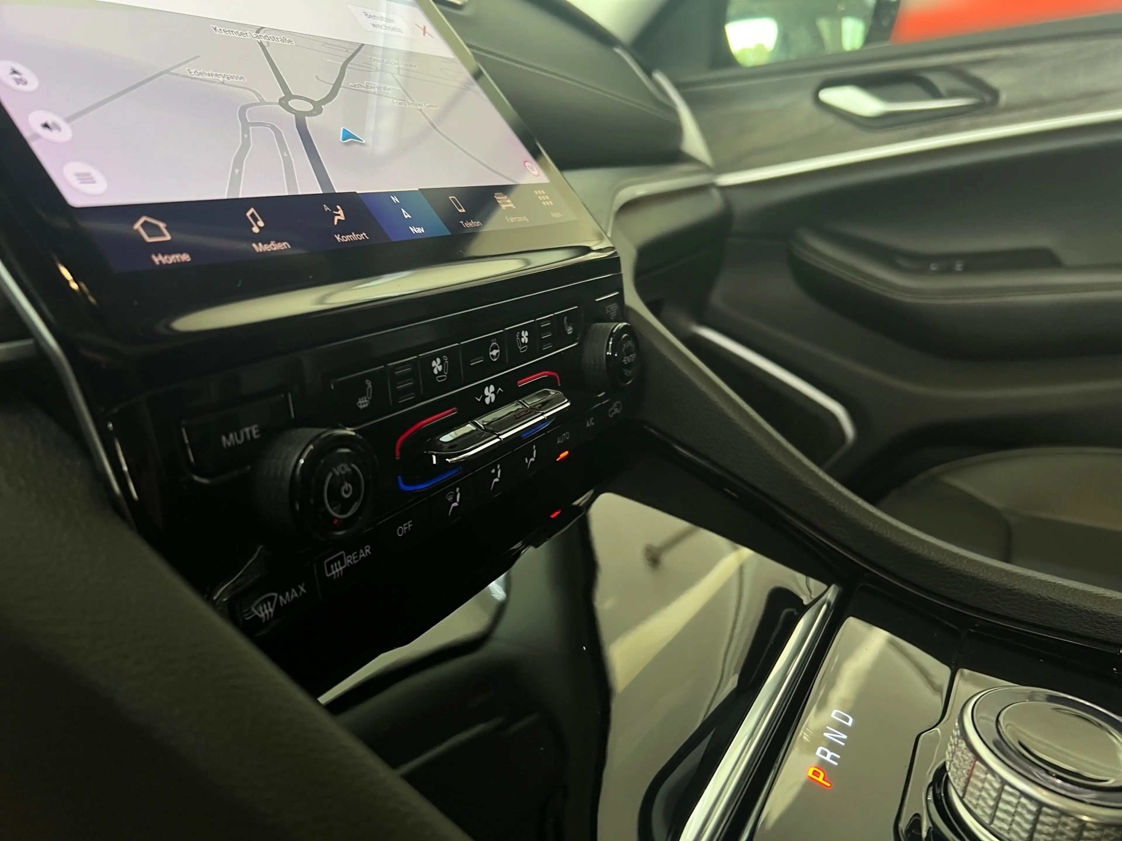 Jeep Grand Cherokee - 2.0 Limited 4xe 2xKlima 4xSHZ — photo 12