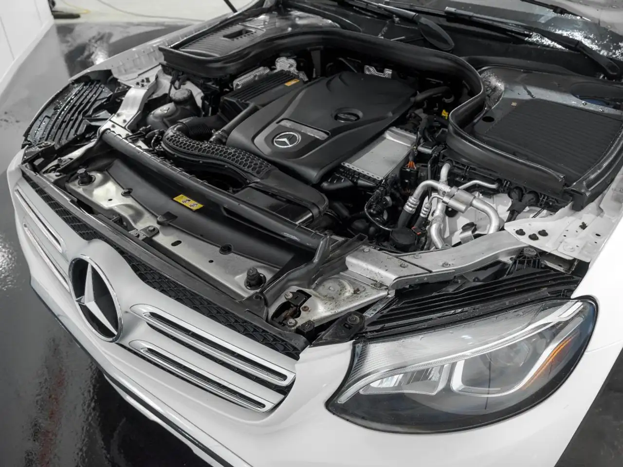 Mercedes-Benz GLC снимка Mercedes-Benz GLC