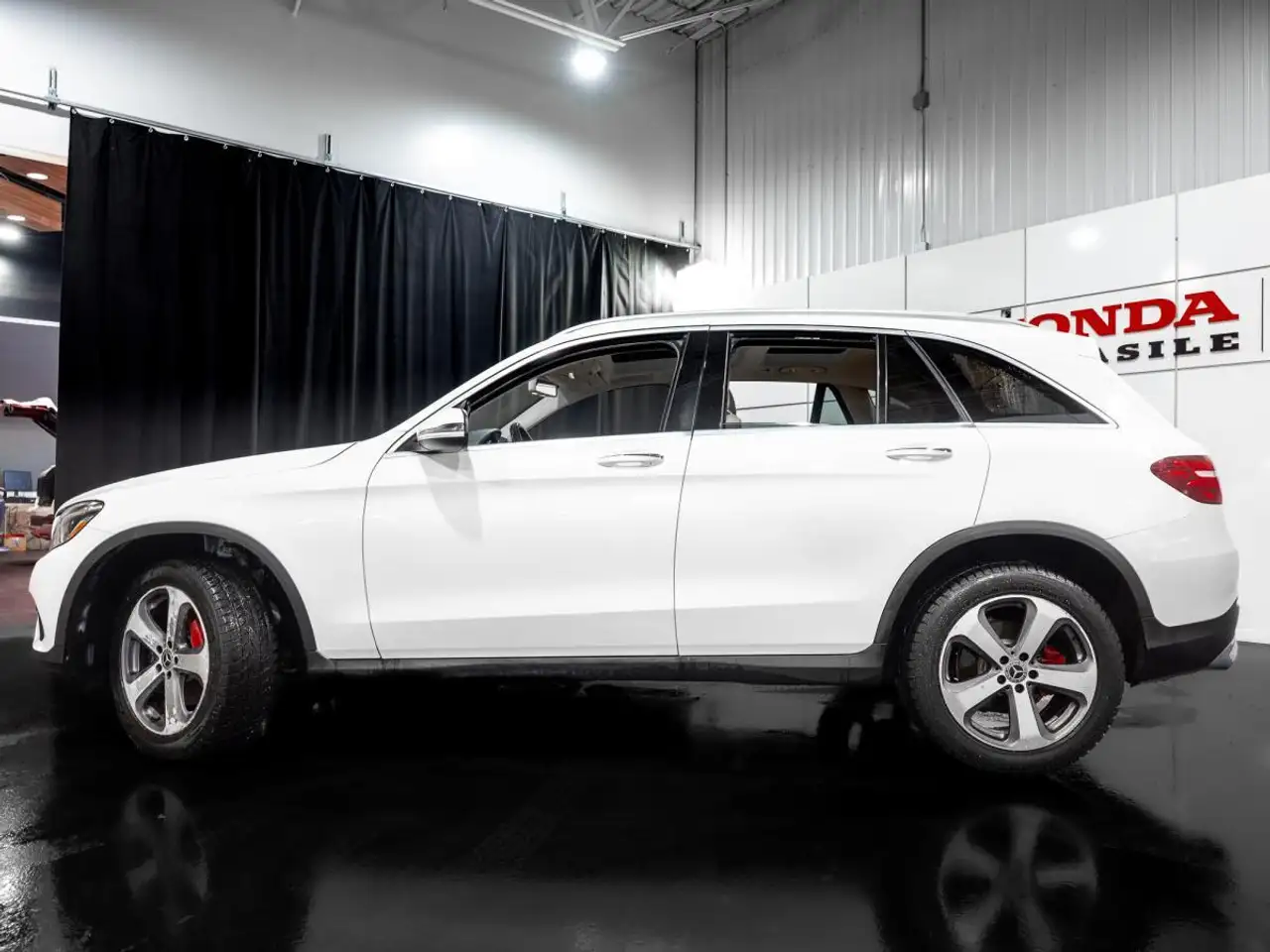 Mercedes-Benz GLC снимка Mercedes-Benz GLC