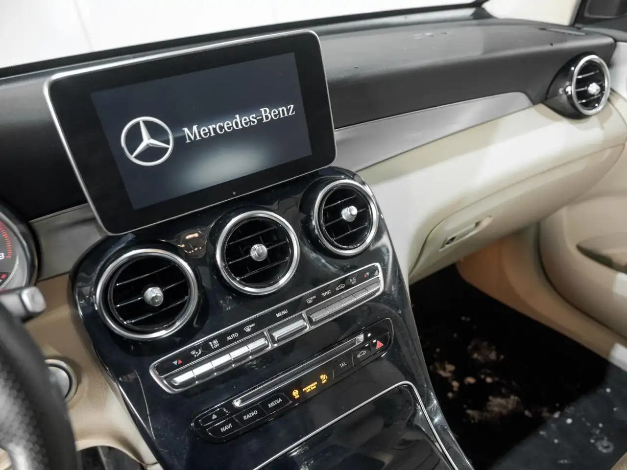 Mercedes-Benz GLC снимка Mercedes-Benz GLC