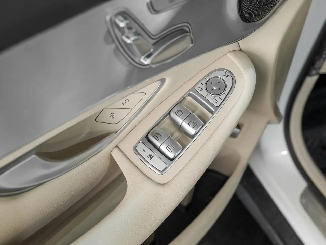 Mercedes-Benz GLC снимка Mercedes-Benz GLC