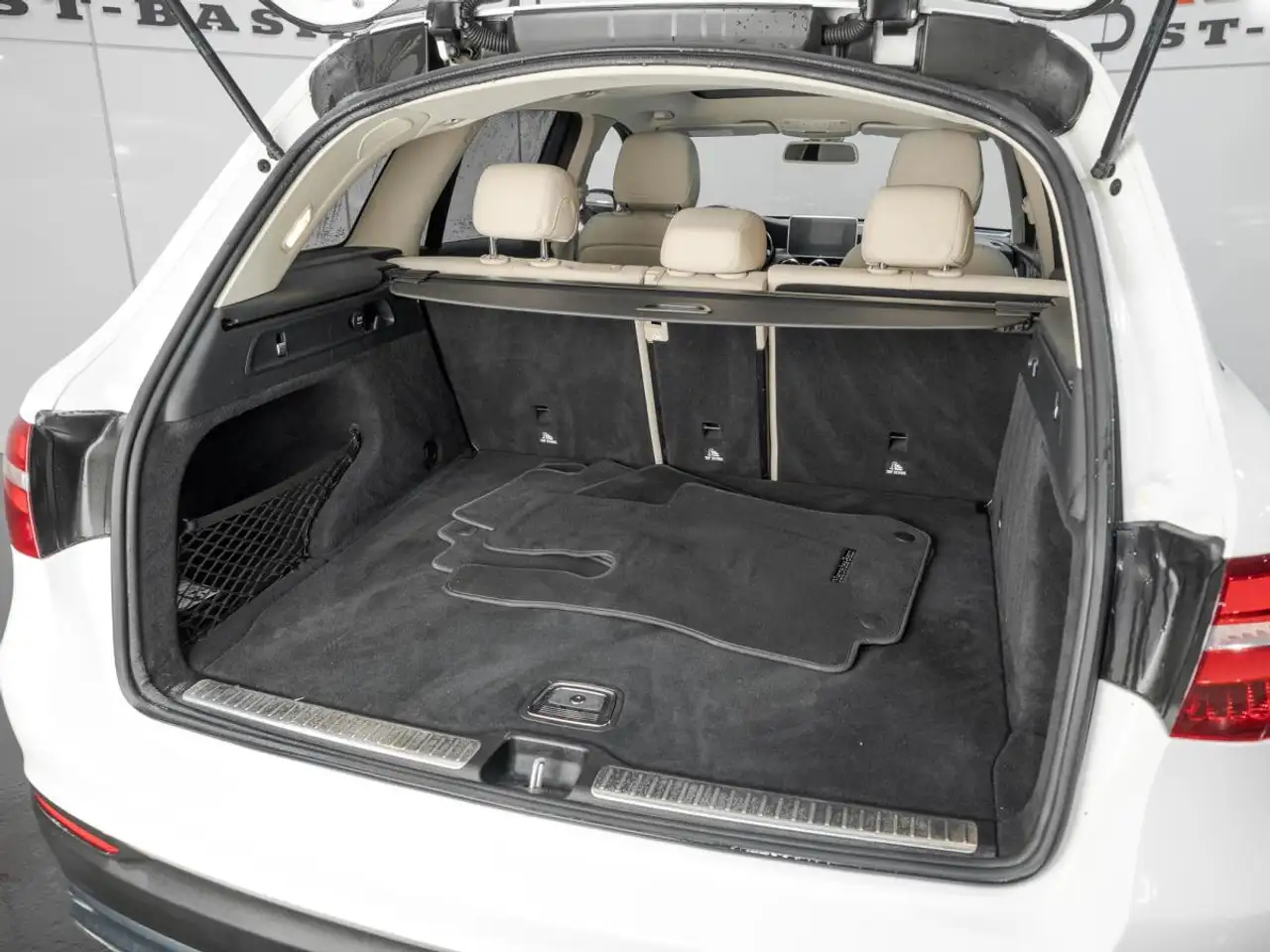 Mercedes-Benz GLC снимка Mercedes-Benz GLC